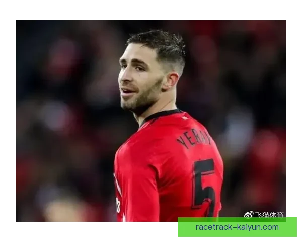 阿隆索在利物浦表现稳健，成为中场核心的关键因素